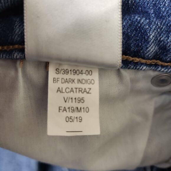 Old Navy Womens Blue High Rise Light Wash‎ Distressed Boyfriend Jeans Size 8 - Picture 8 of 12